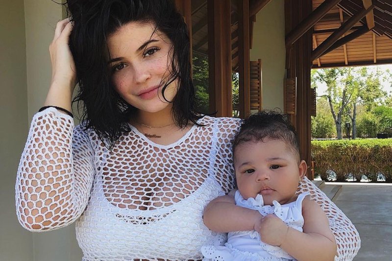 Kylie Jenner, Kızının Fotoğraflarını Sosyal Medya Hesaplarından Neden Sildi?