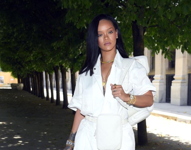 Rihanna’nın Etkileyici Monokrom Stili