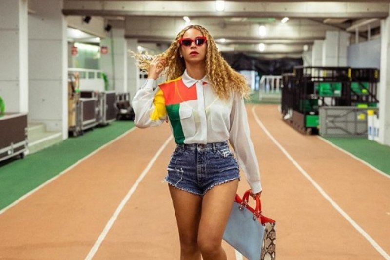 Beyonce’nin Aklımızı Karıştıran Sarı Saçları