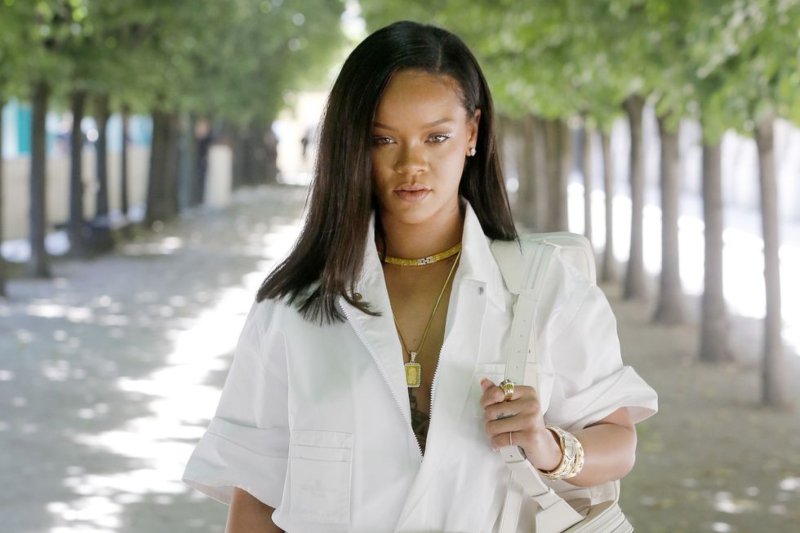 Rihanna’nın Yaz Rüzgarı Estiren Yeni Saç Modeli