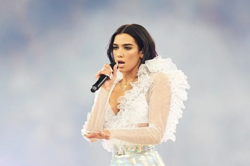 Dua Lipa’dan Sosyal Medya Eleştirisi