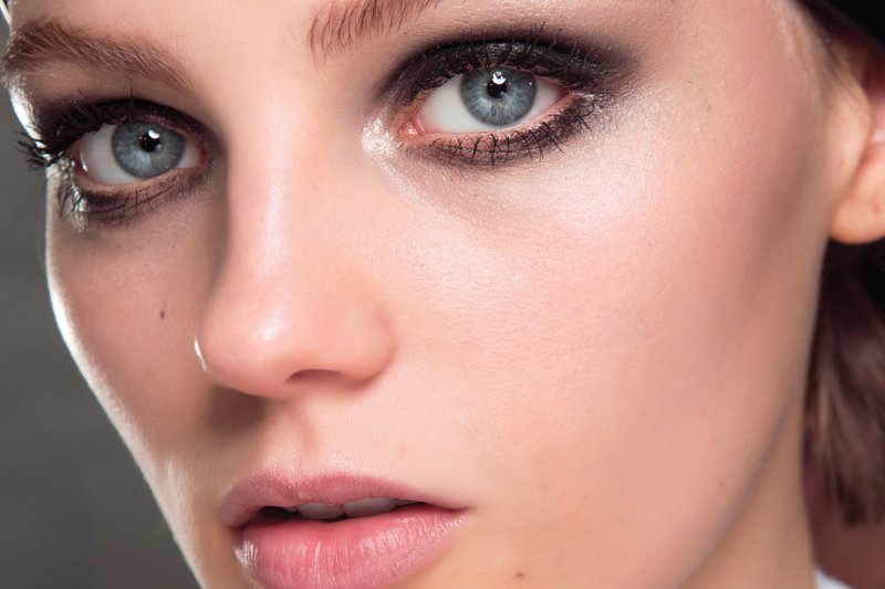 Güçlü Bir Göz Makyajı İçin İhtiyacınız Olan Maskaralar