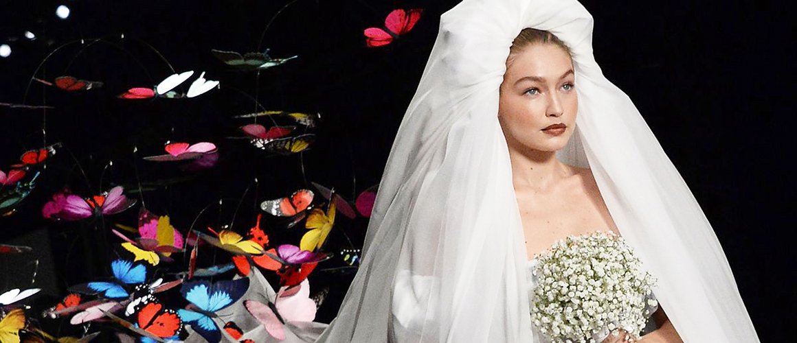 Moschino İlkbahar / Yaz 2019 Defilesinden Etkileyici Görünümler