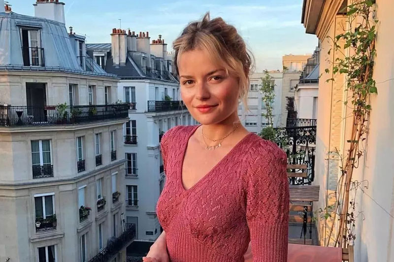 Fransız Kadınlarından İlhamla Triko Elbise Kombinleri