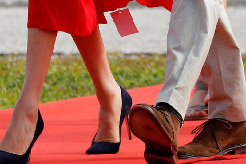 Meghan Markle Etiketin Azizliğine Uğradı