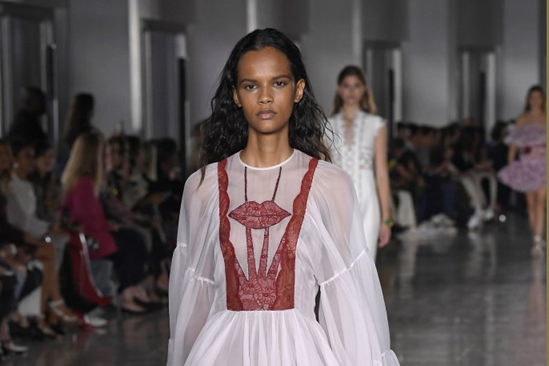 Giambattista Valli İlkbahar / Yaz 2019 Koleksiyonun Öne Çıkan Görünümleri