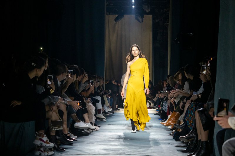 Givenchy İlkbahar / Yaz 2019 Koleksiyonun Öne Çıkan Görünümleri