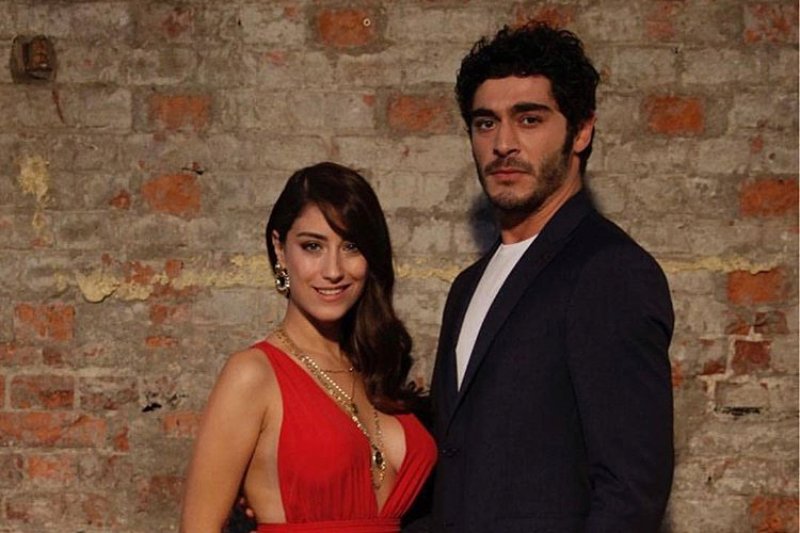 Hazal Kaya’nın Çok Konuşulan Kırmızı Stili