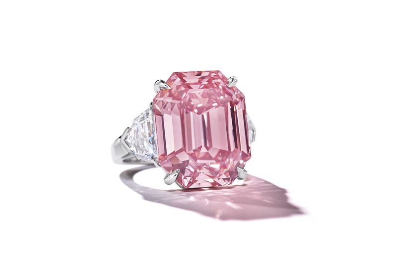 Harry Winston, Inc. “İnanılmaz” Winston Pink Legacy’yi 50 Milyon Dolarlık Rekor Fiyata Satın Aldı