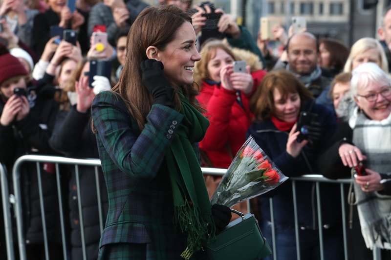 Gözler Kate Middleton’ın Türk Markası Çantasında