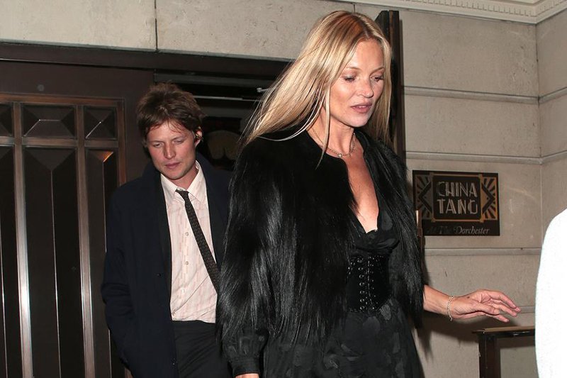 Kate Moss’un 45. Doğum Günü Partisi Şıklığı