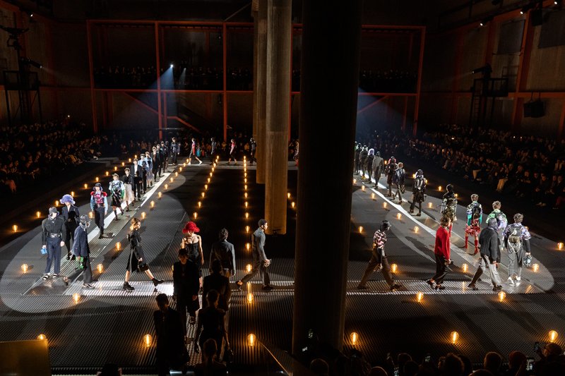 Soğuk Milano’da Sıcak Günler