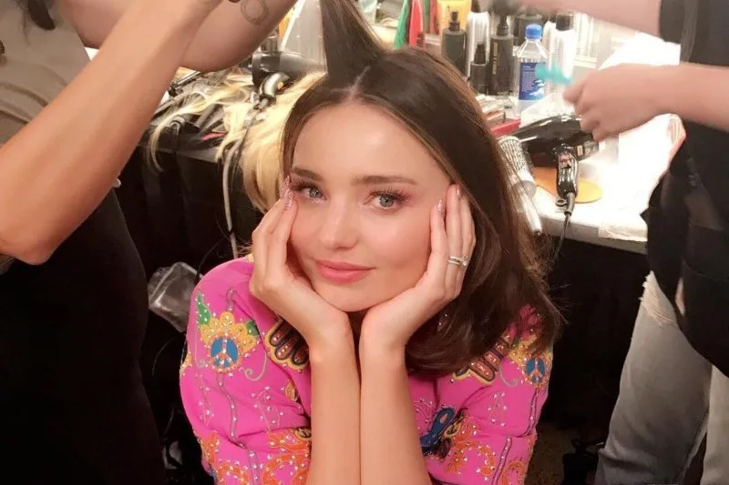 Ünlü İsimlerin Çantalarında Taşıdıkları Şaşırtan Eşyalar