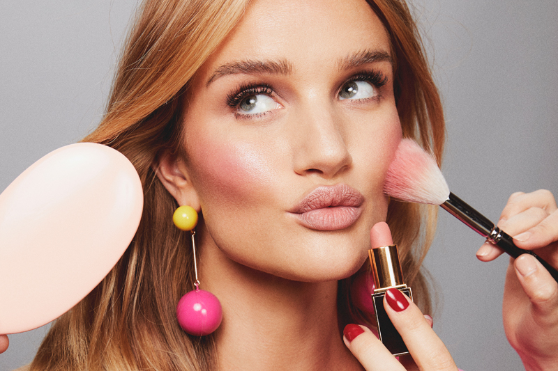 Ünlülerin Makyaj Artisti Sezonun En Havalı Makyaj Trendlerini Yorumluyor