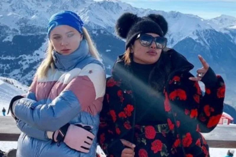 Ünlülerden Soğuk Havalarla Baş Etmenizi Sağlayacak Kombin Önerileri