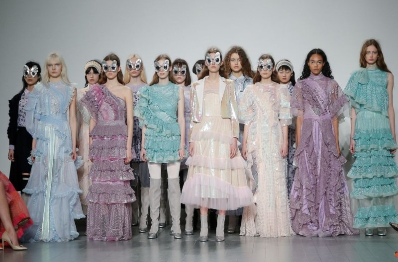 Bora Aksu Sonbahar/Kış 2019 Defilesinden Öne Çıkanlar