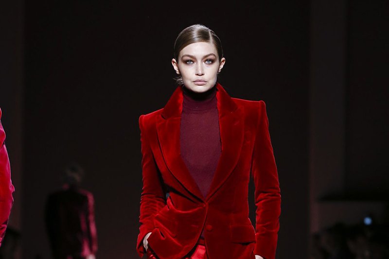 Tom Ford Sonbahar / Kış 2019 Defilesinden Etkileyici Görünümler