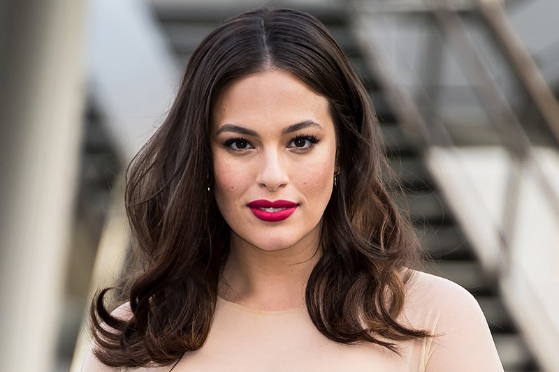 Ashley Graham’ın 3 Saatte Tükenen Kırmızı Ruj Seti