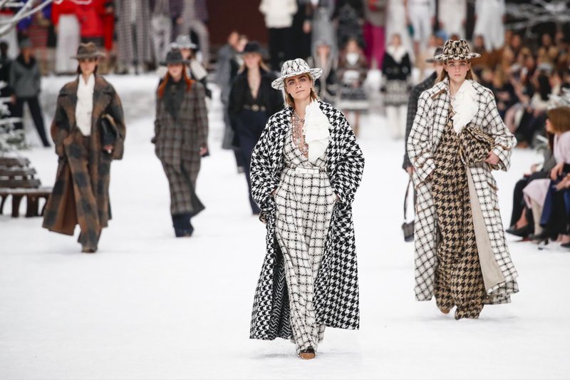 Karl Lagerfeld’in Hazırladığı Son Chanel Koleksiyonuna Yakın Bakış