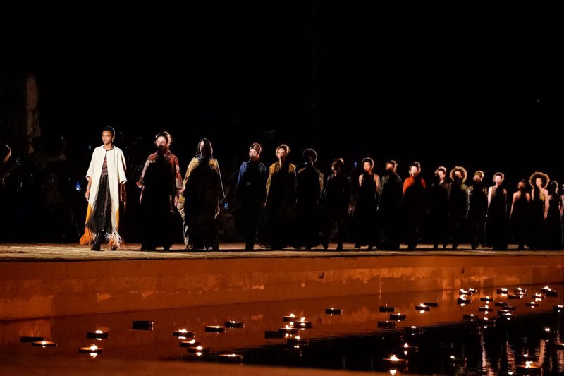 Dior Cruise 2020 Defilesinin Etkileyici Görünümleri