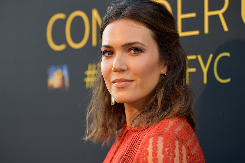 Mandy Moore Güçlü Kaşlarının Arkasındaki Sırrı Paylaştı