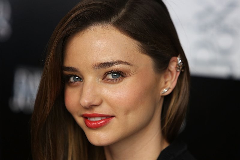 Miranda Kerr’in Saç Stilistinden Etkileyici Dalgalar İçin Hesaplı Ürün Önerisi