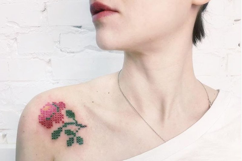 Büyükannenizin Bayılacağı Trend: Nakış Dövmeler