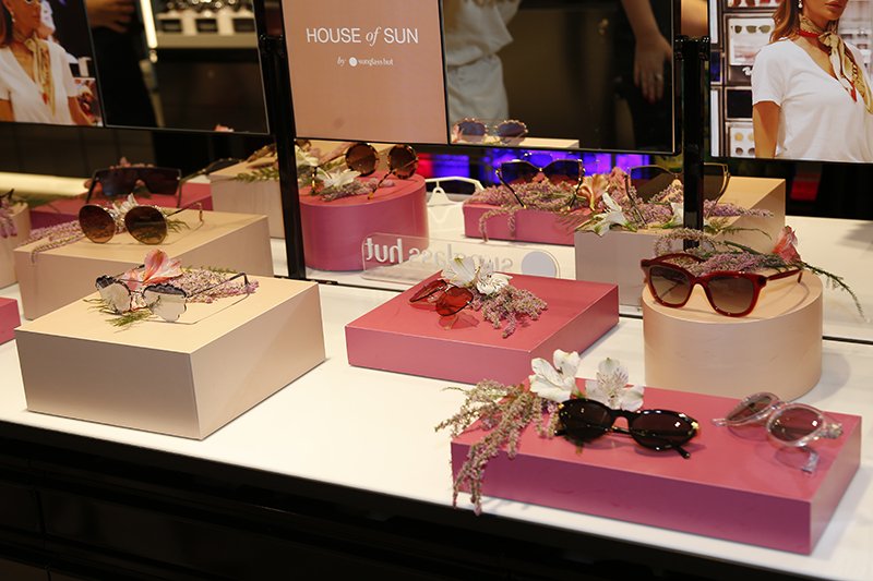 Modaseverlerin Vazgeçilmez Adresi Sunglass Hut, Özge Ulusoy Seçkisini Tanıttı