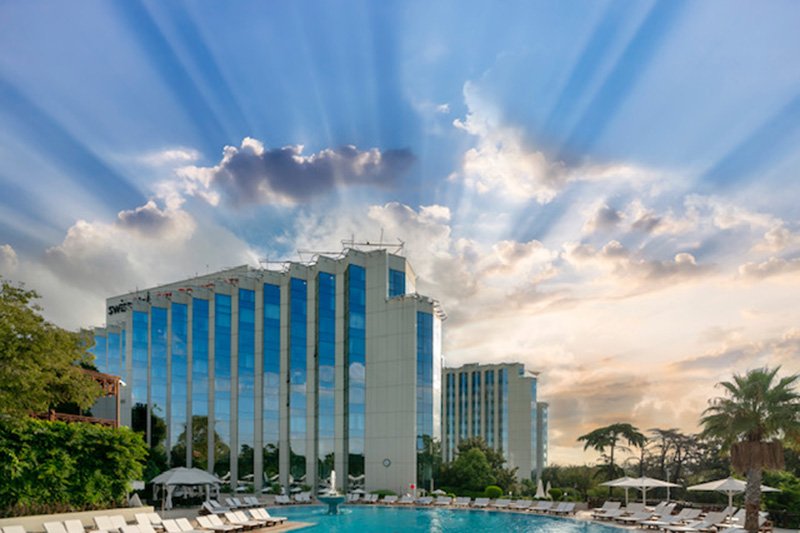 Şehirde Yazın En Keyifli Hali Swissotel The Bosphorus,İstanbul Havuz Başında