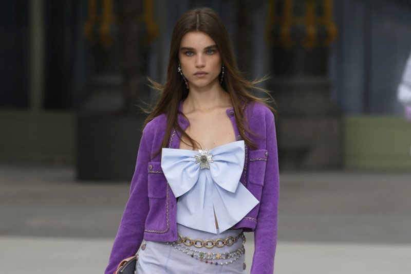 Chanel Resort 2020 Defilesinden Büyüleyici Görünümler