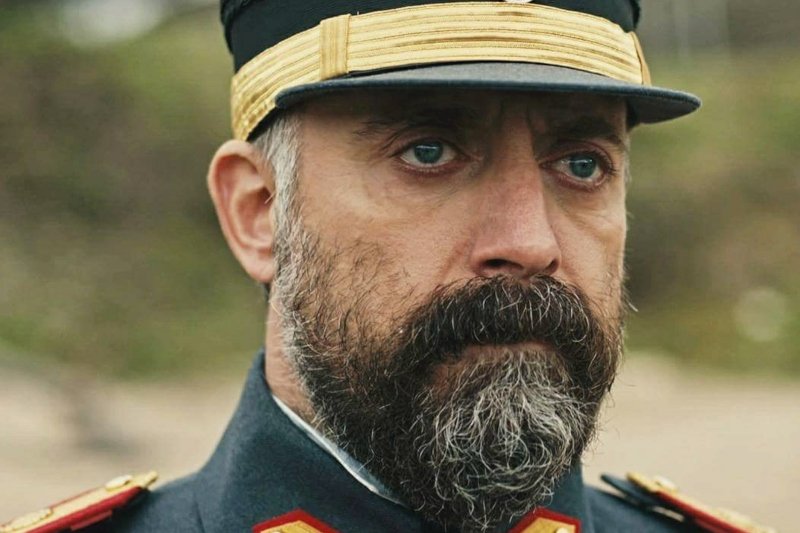 Halit Ergenç Doktor House Oluyor!