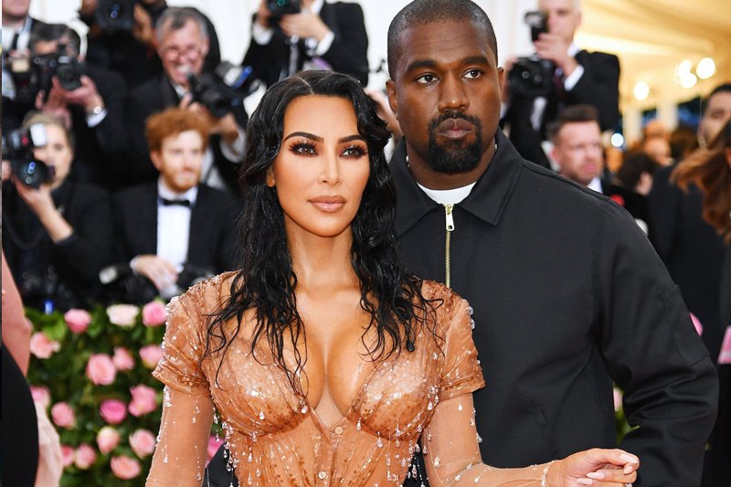 Kim Kardashian ve Kanye West Dördüncü Çocuklarına Kavuştu