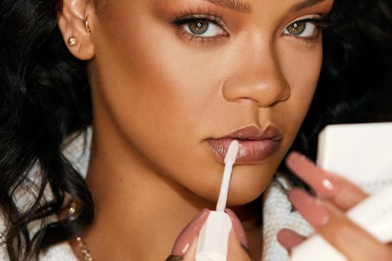 Lip Gloss’unuzu Farklı Şekillerde Kullanmaya Ne Dersiniz?