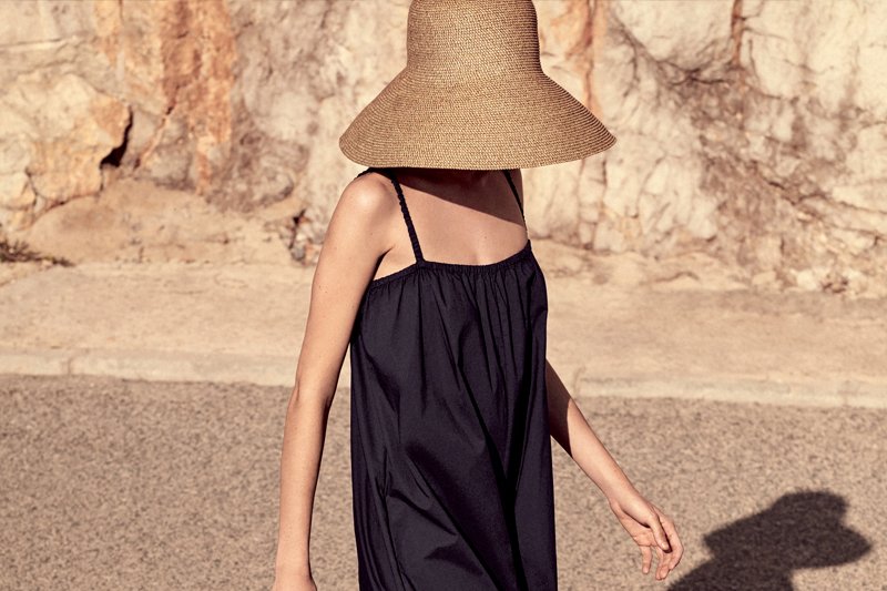 Sıcak Yaz Günleri İçin Kalp Çalan Minimalist Elbiseler