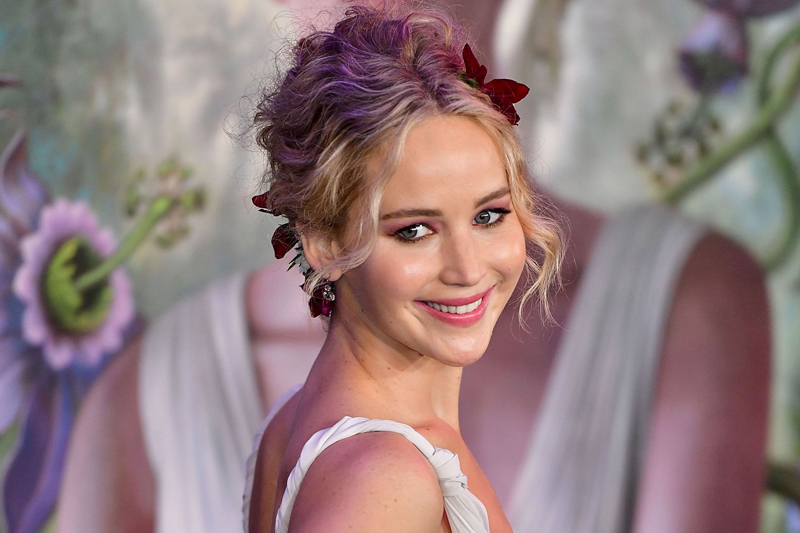 Kısa Saçlı Gelinler İçin Romantik Saç Modelleri