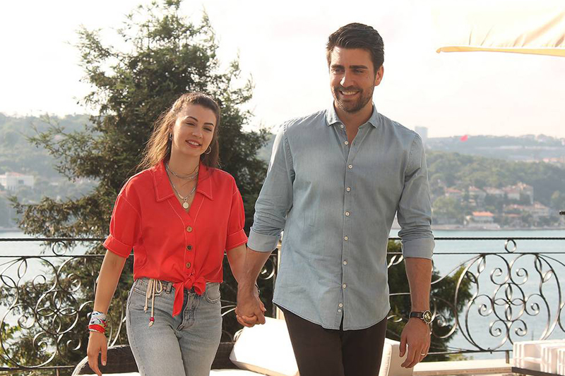 Sizce Yaz Dizilerinin En İyi İkilisi Hangi Çift?