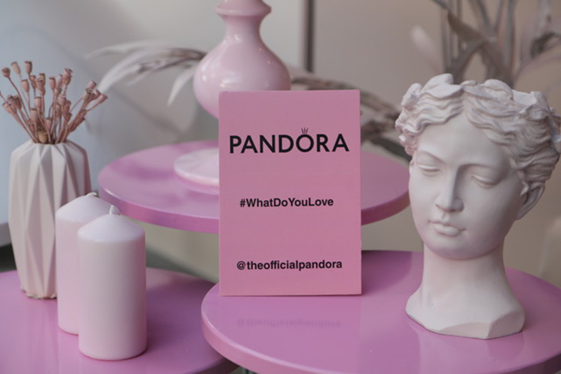 Pandora Pembesi İçin Buluştular