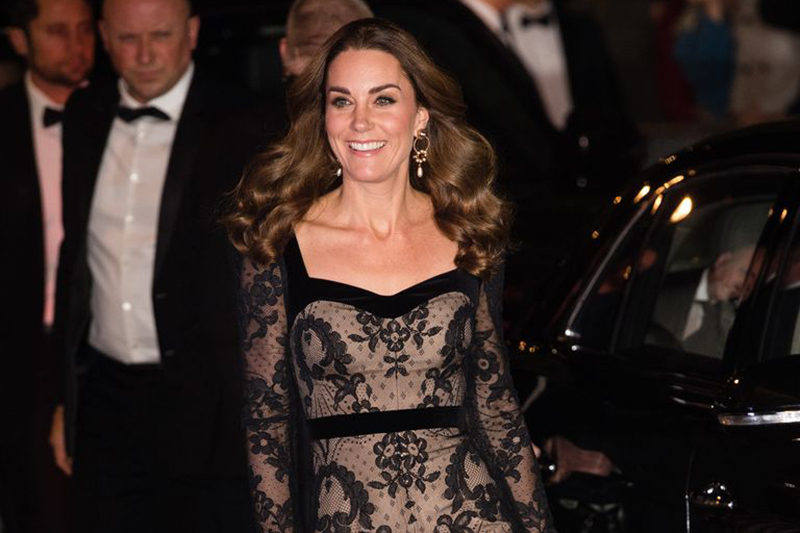 Kate Middleton Dantel Alexander McQueen Elbisesiyle Büyüledi