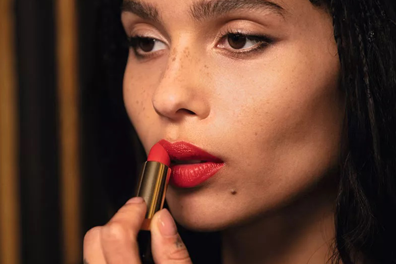 Kırmızı Ruj: Göz Makyajı ve Kombin Önerileri