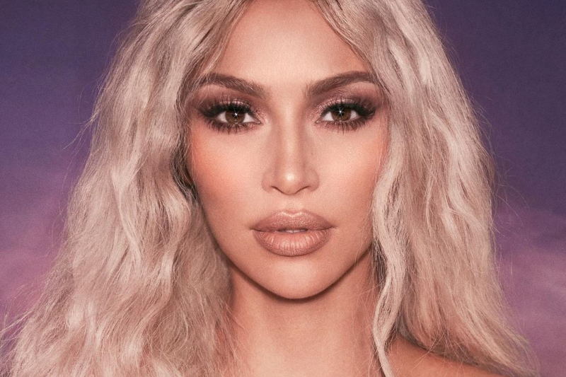 Kim Kardashian Sevgililer Gününü Yeni Parfümle Karşılıyor