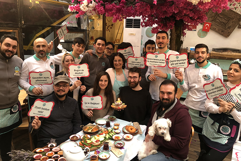 Özel Günler Çeşme Bazlama Kahvaltı’da Kutlanır