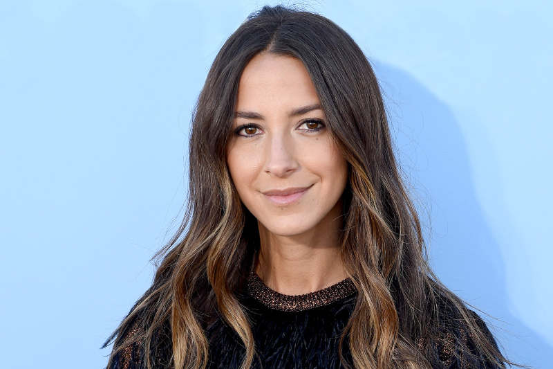 Influencer Arielle Charnas Virüs Testinin Pozitif Çıktığını Açıkladı