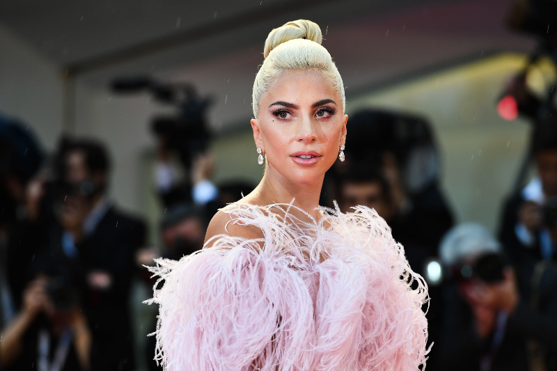 Lady Gaga Yeni Albümünün Çıkış Tarihini Erteledi