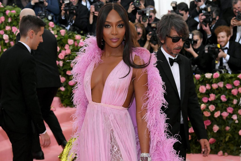 Evde Naomi Campbell İle Birlikte Spor Yapın