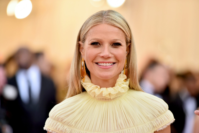 Gwyneth Paltrow Oscar Elbisesini Açık Artırmaya Çıkardı