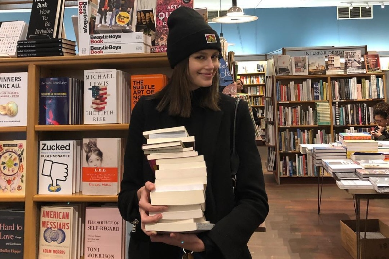 Kaia Gerber Instagram’da Kitap Kulübü Kuruyor