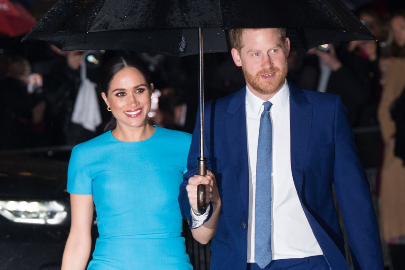 Prens Harry ve Meghan Markle Yemek Dağıtırken Görüntülendi