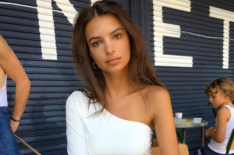 Emily Ratajkowski Bir Fotoğrafçının Cinsel Tacizine Uğradığını Açıkladı