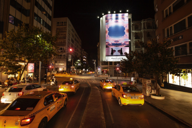 Apple, İstanbul Sokaklarını iPhone SE ile Çekilen Fotoğraflarla Renklendiriyor
