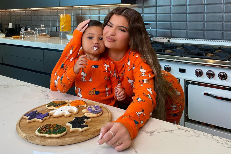 Kylie Jenner ve Stormi’den Cookie Tarifi
